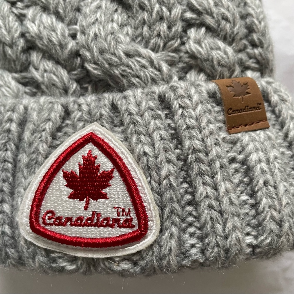 Canadiana Pompom Beanie Hat Sherpa Lined Thick Snow Knit Cap ONE Size, New - Picture 2 of 8